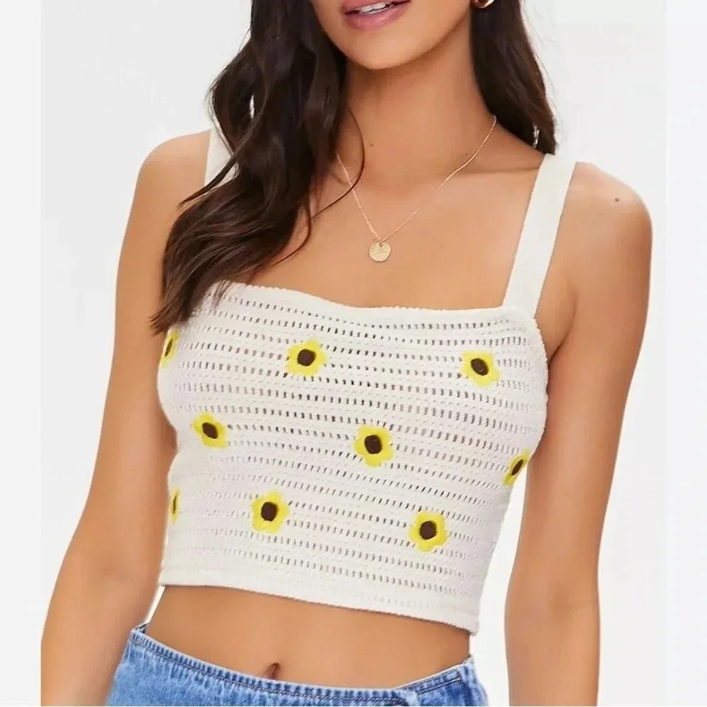 NwT Embroidered Crop Top Flowers Crochet Sleeveless Size s